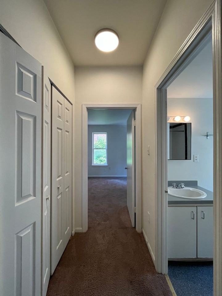 1209 Locust St - Photo 5 of 21