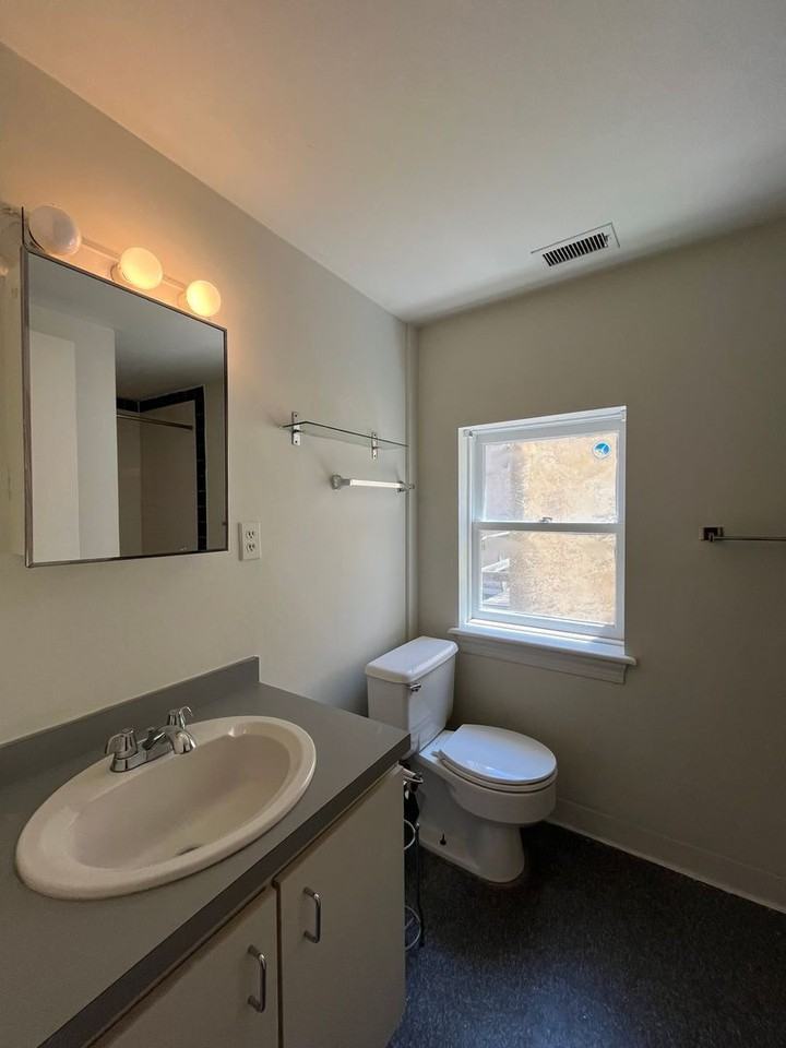 1209 Locust St - Photo 6 of 21