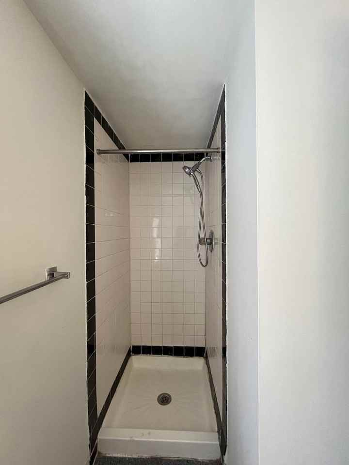 1209 Locust St - Photo 7 of 21