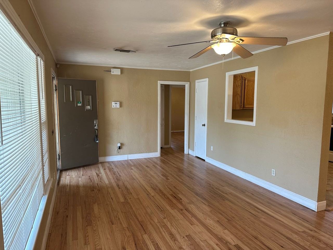 3419 28th St - Photo 4 of 12