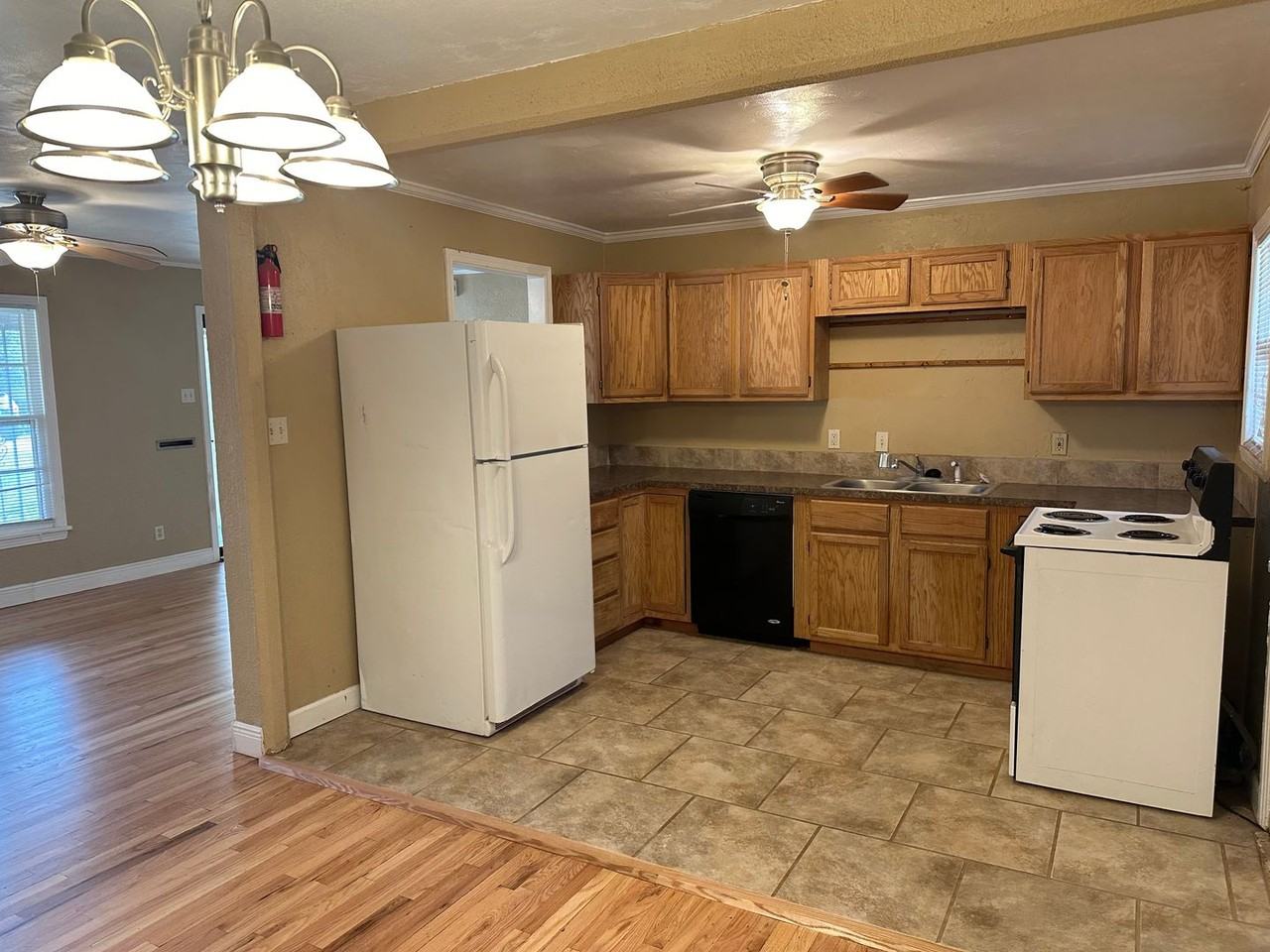 3419 28th St - Photo 6 of 12
