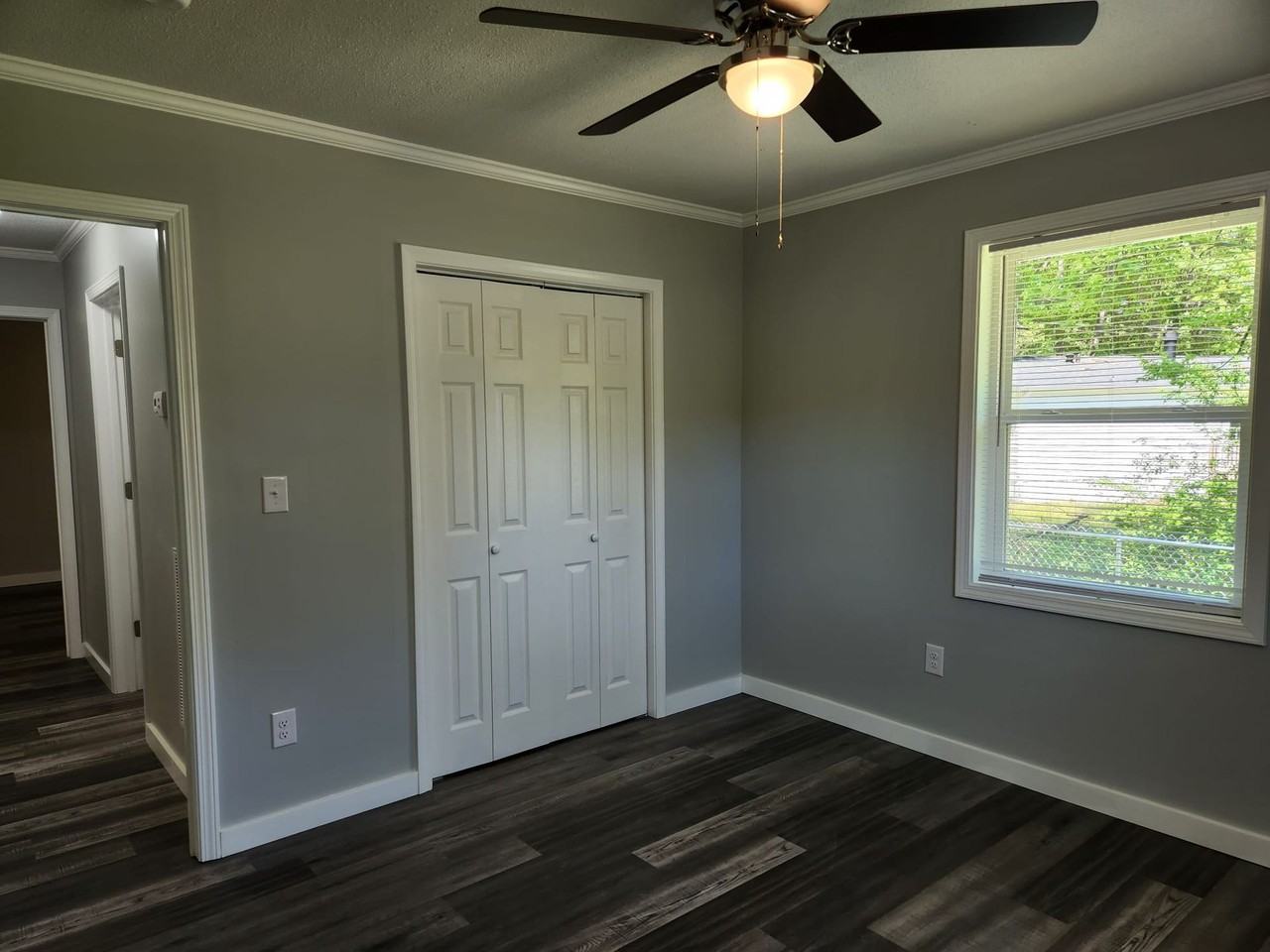 101 Baker Street - Photo 3 of 8