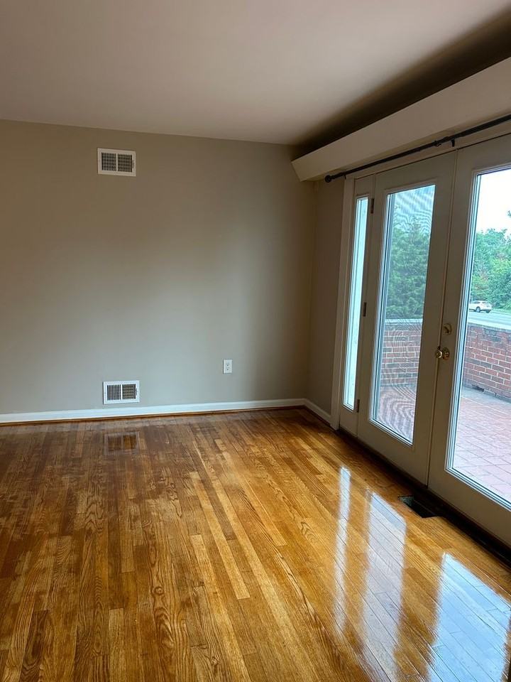 3233 Arlington Boulevard - Photo 3 of 33