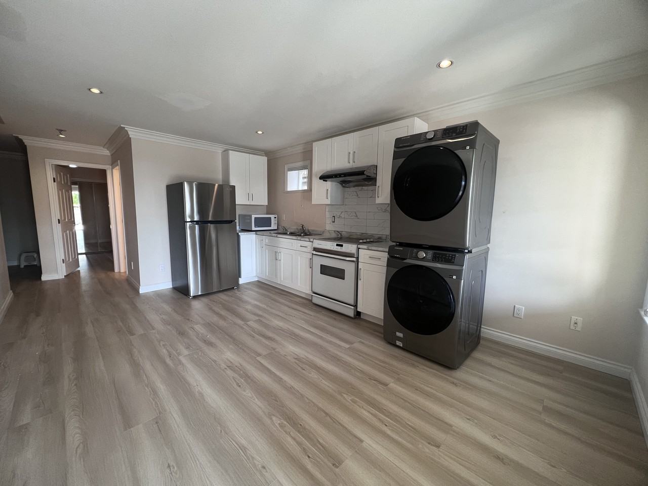 7211 Barnet Road - Photo 3 of 8