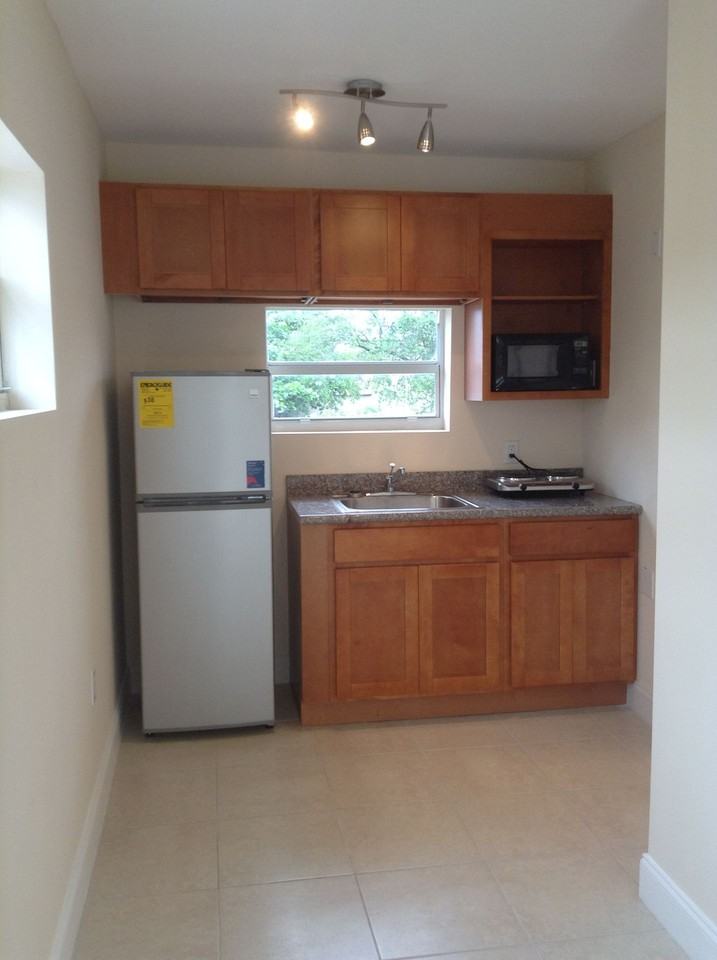 223 Nw 12th St - Photo 4 of 17