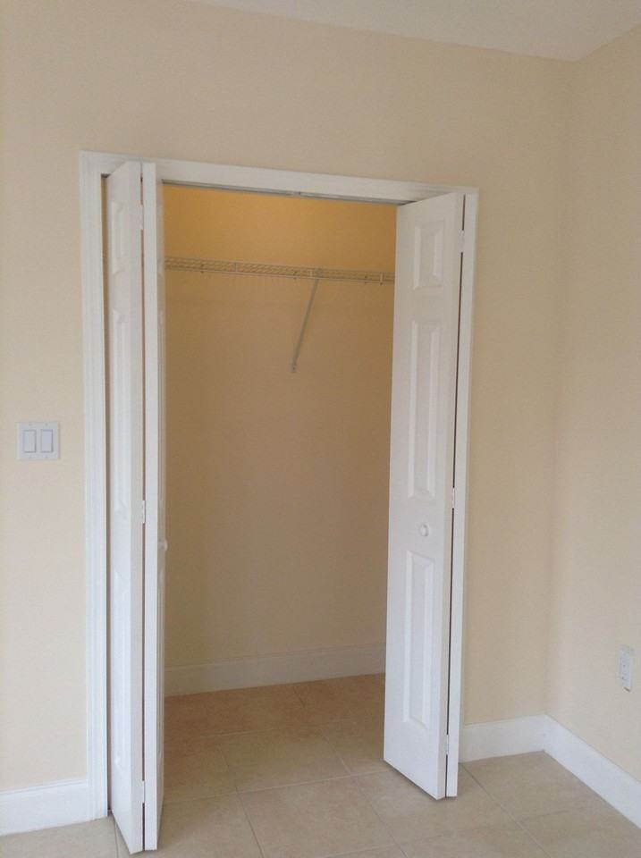 223 Nw 12th St - Photo 6 of 17