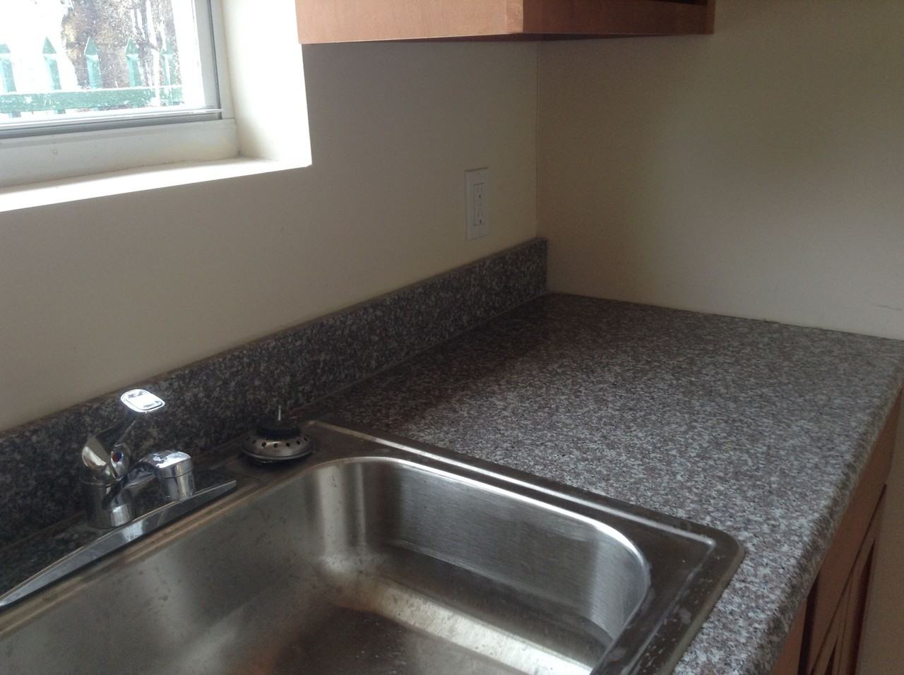 223 Nw 12th St - Photo 7 of 17