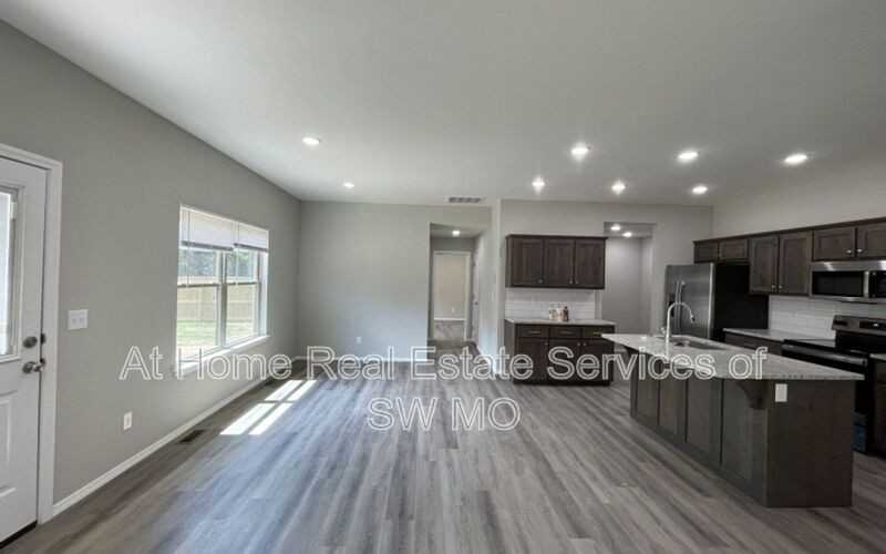 412 E Rosalie - Photo 2 of 11