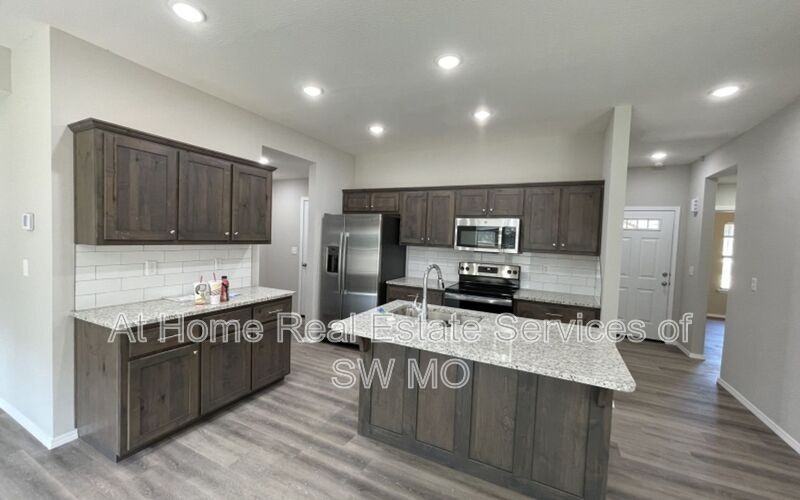 412 E Rosalie - Photo 3 of 11