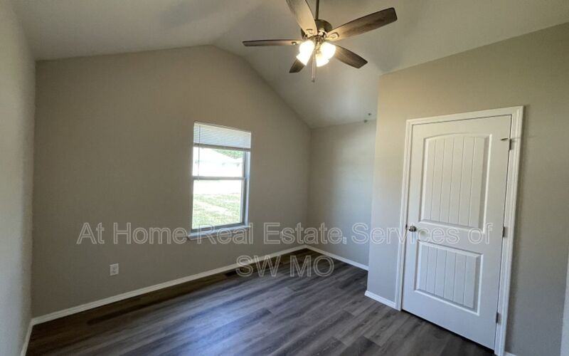 412 E Rosalie - Photo 5 of 11