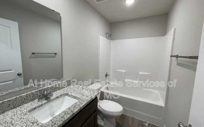 412 E Rosalie - Photo 6 of 11