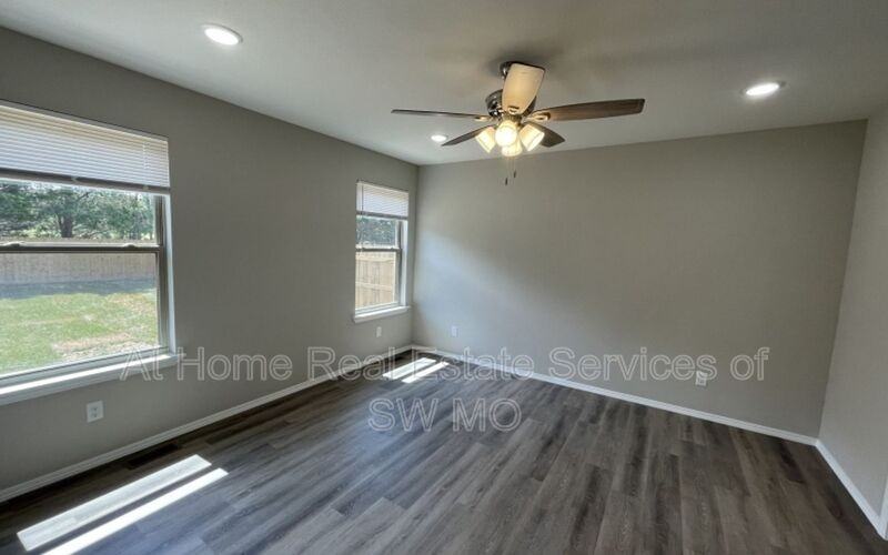 412 E Rosalie - Photo 7 of 11