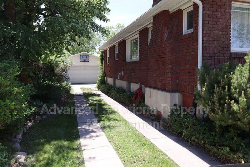 1590/1592 E Laird Ave #1592 - Photo 2 of 17