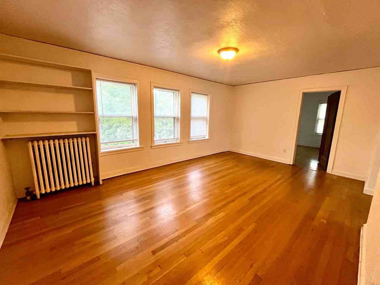 5170 N Idlewild Ave - Photo 2 of 12