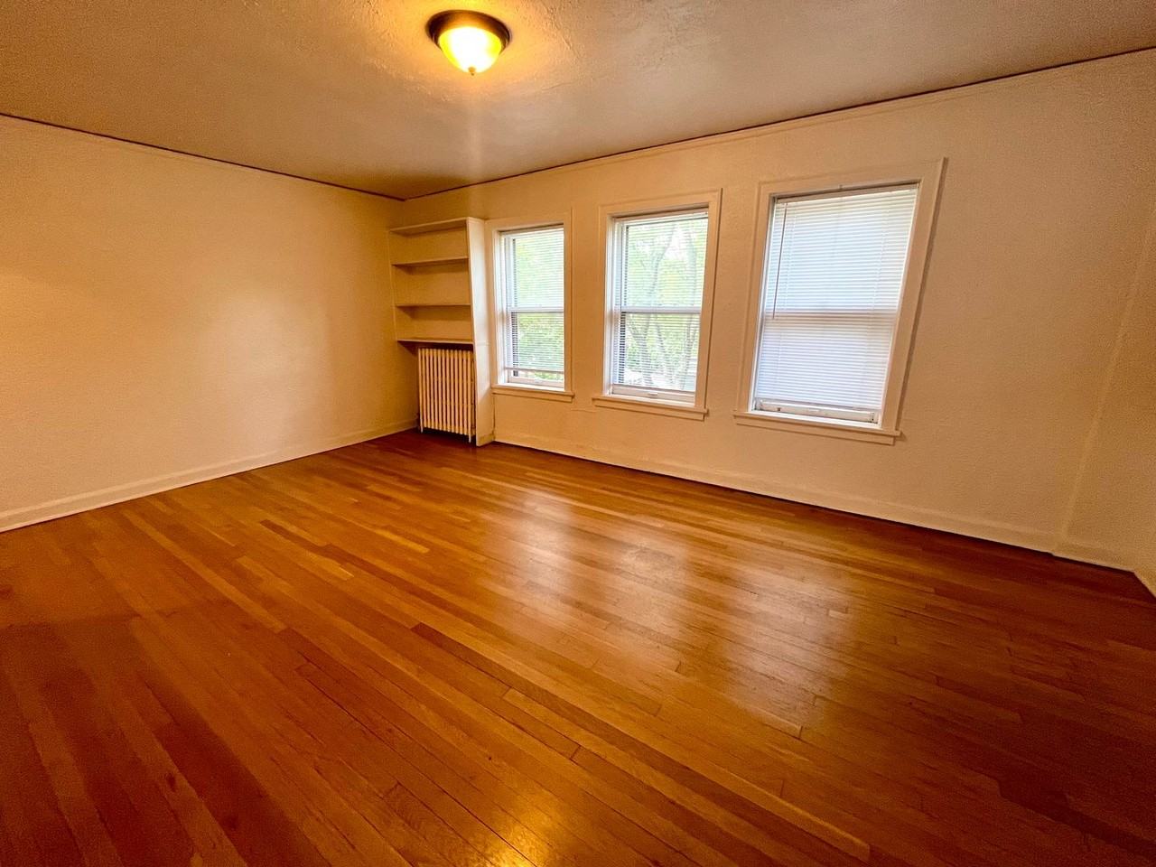 5170 N Idlewild Ave - Photo 3 of 12