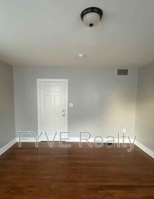 416 E Churchwell Ave - Photo 3 of 17