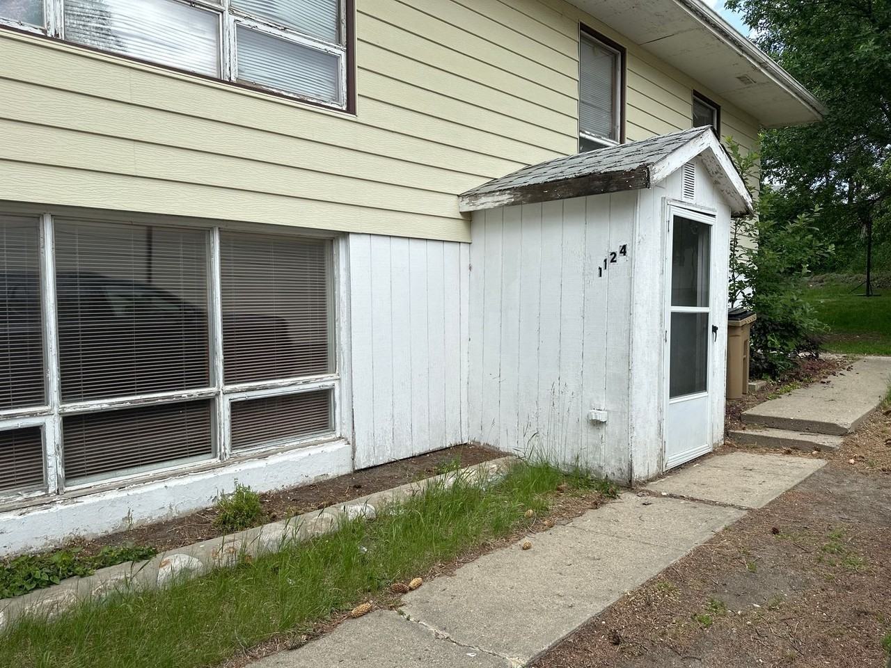 1124 1st St Ne - Photo 2 of 10