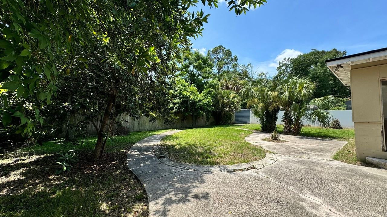 6536 Anvers Blvd S - Photo 3 of 15