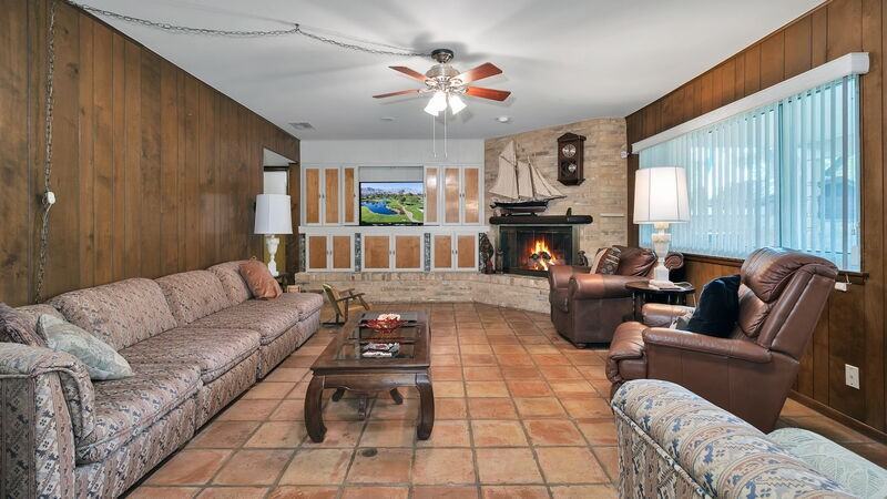 5641 Parkcrest Dr - Photo 2 of 32