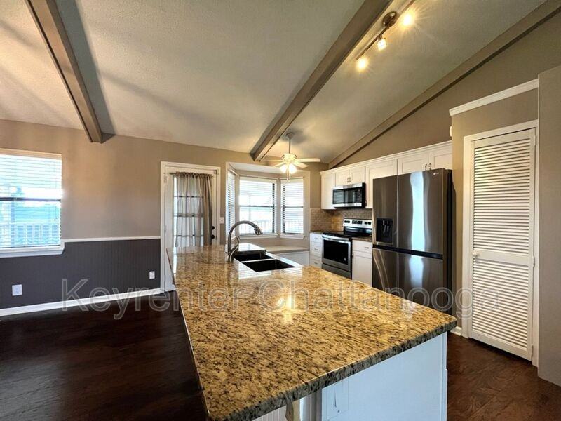 2813 Hidden Trail Ln - Photo 3 of 23