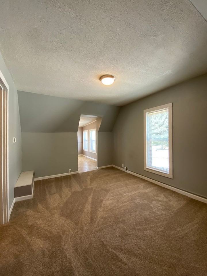 505 Dewey Ave - Photo 2 of 16