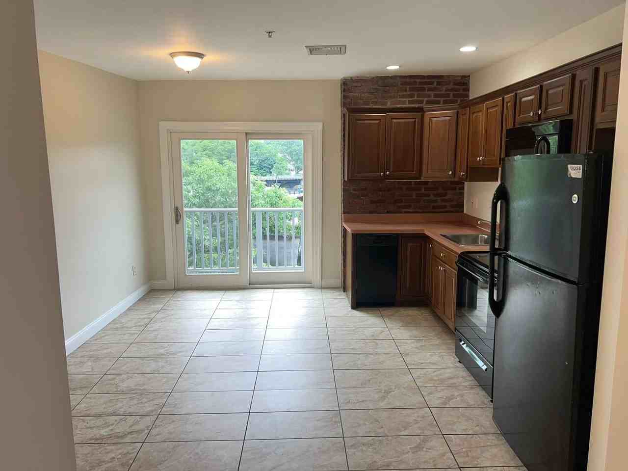 72 River St - Photo 3 of 11