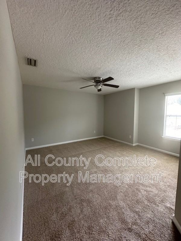 3790 Pondview St - Photo 6 of 27