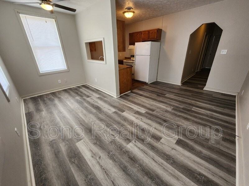 418 S 7th St #B - Photo 3 of 11