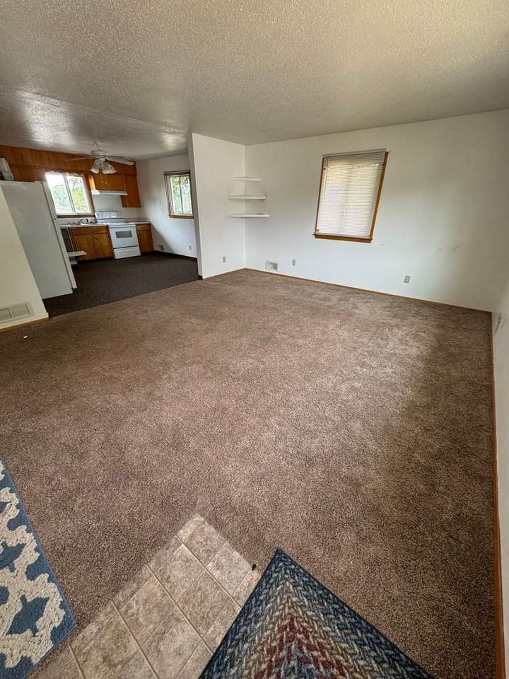 1903 E. Avenue B - Photo 2 of 7