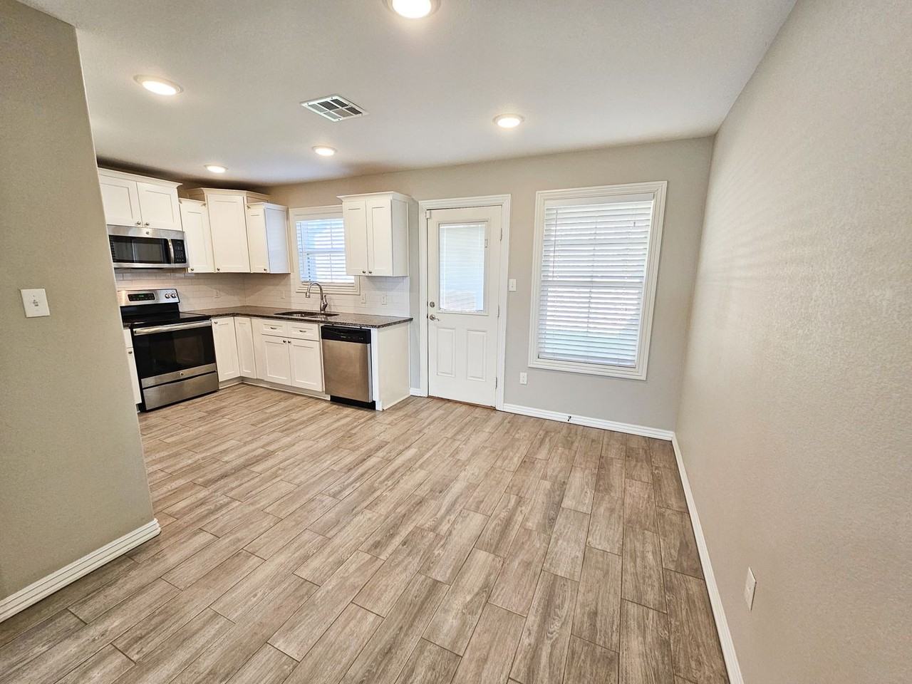 6632 Leightyn Lane - Photo 5 of 19