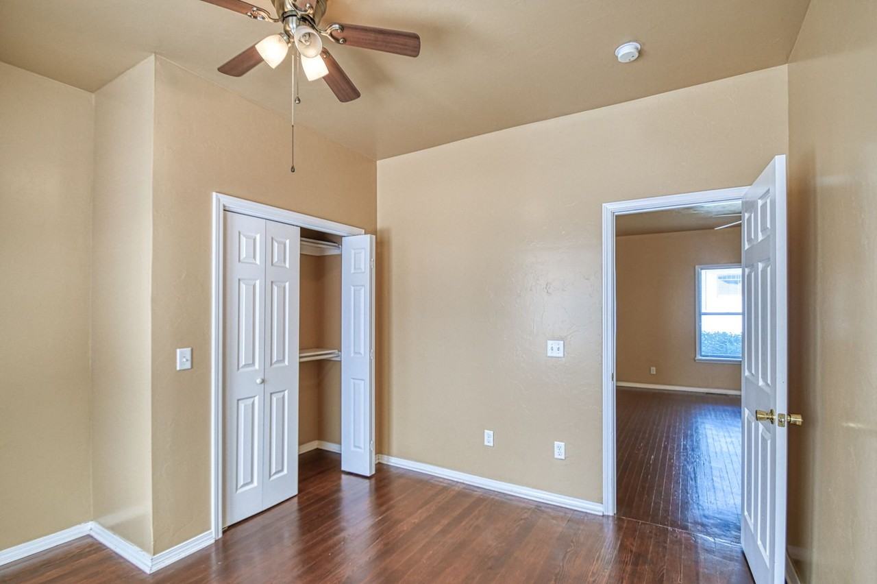 464 College - Photo 3 of 36