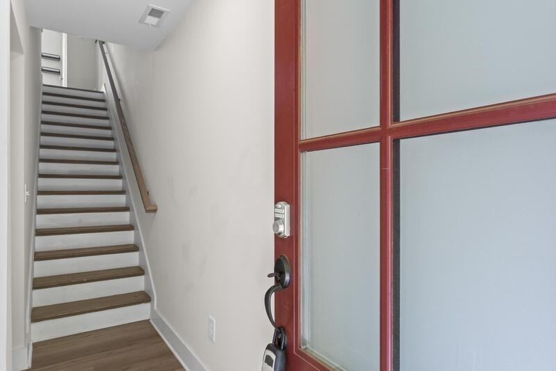 1066 Crest Cir Se - Photo 2 of 20