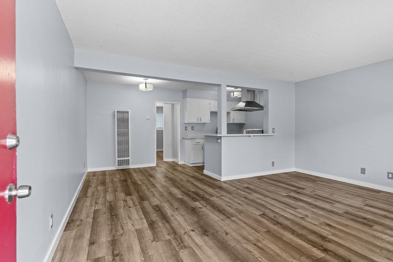 1121 Daisy Avenue - Photo 7 of 45