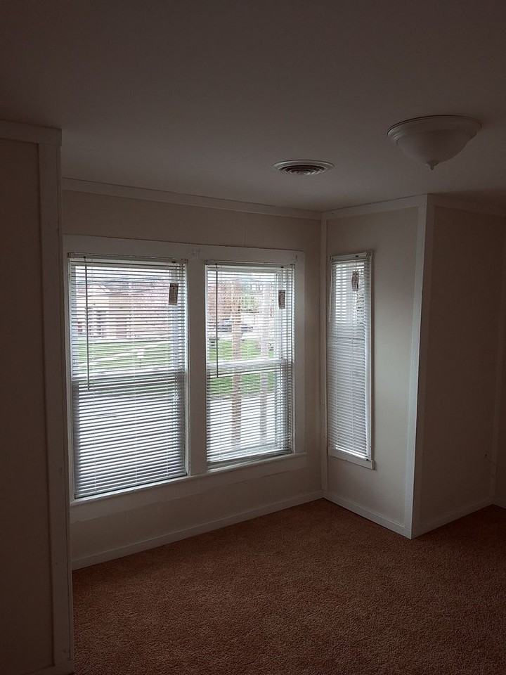 101-03 East Ellis Street - Photo 2 of 19