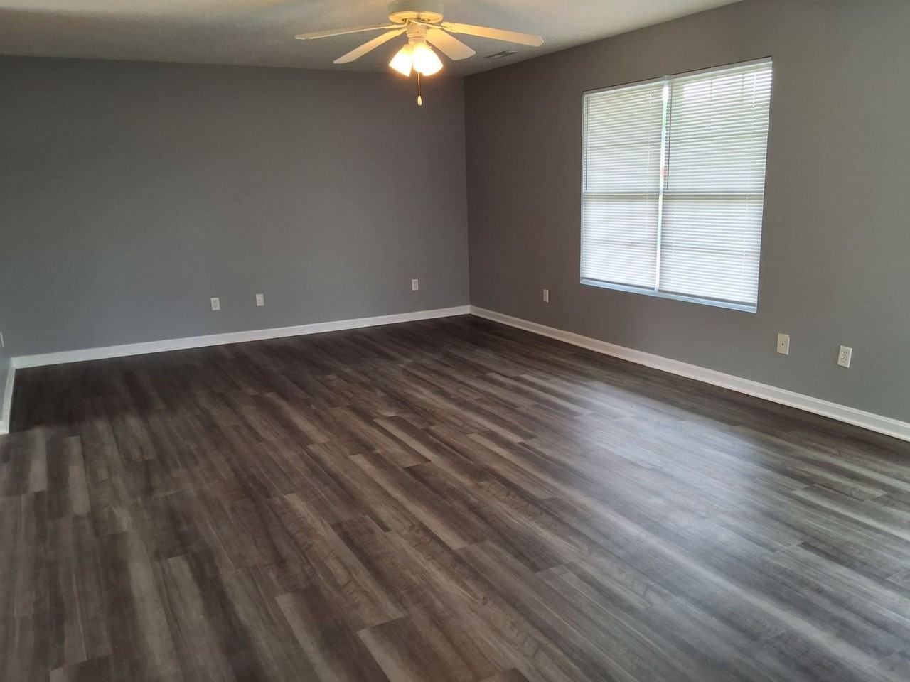 21 Astaire Dr - Photo 2 of 12