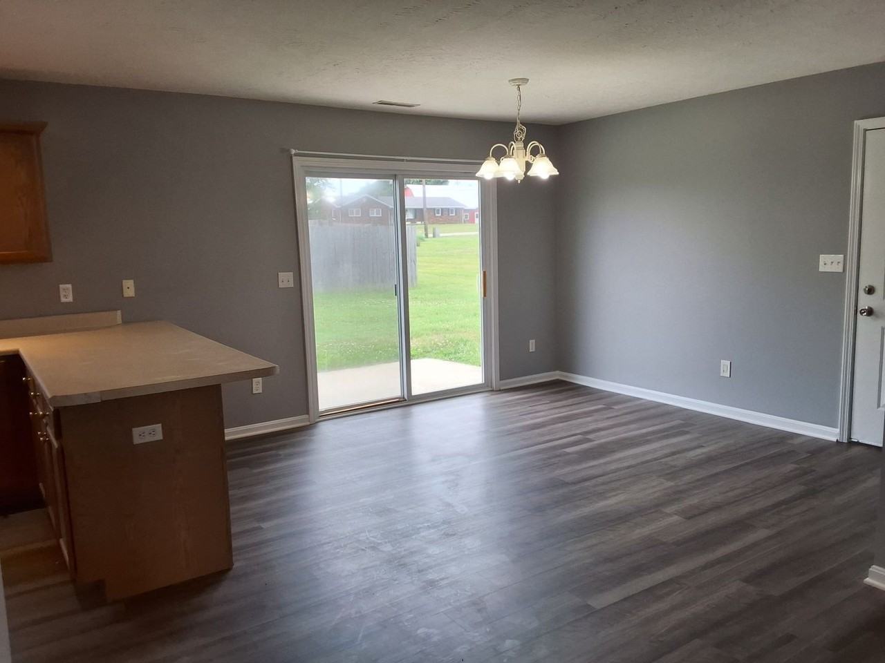 21 Astaire Dr - Photo 3 of 12