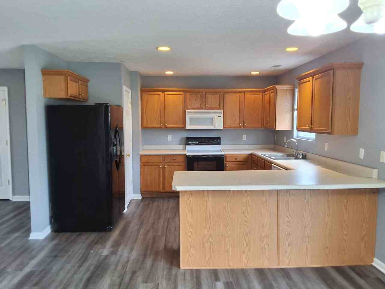 21 Astaire Dr - Photo 4 of 12