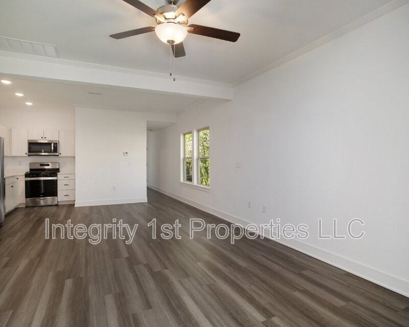 8831 N Helena Ave - Photo 6 of 14