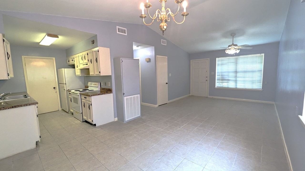 6082 Lancelot - Photo 2 of 10