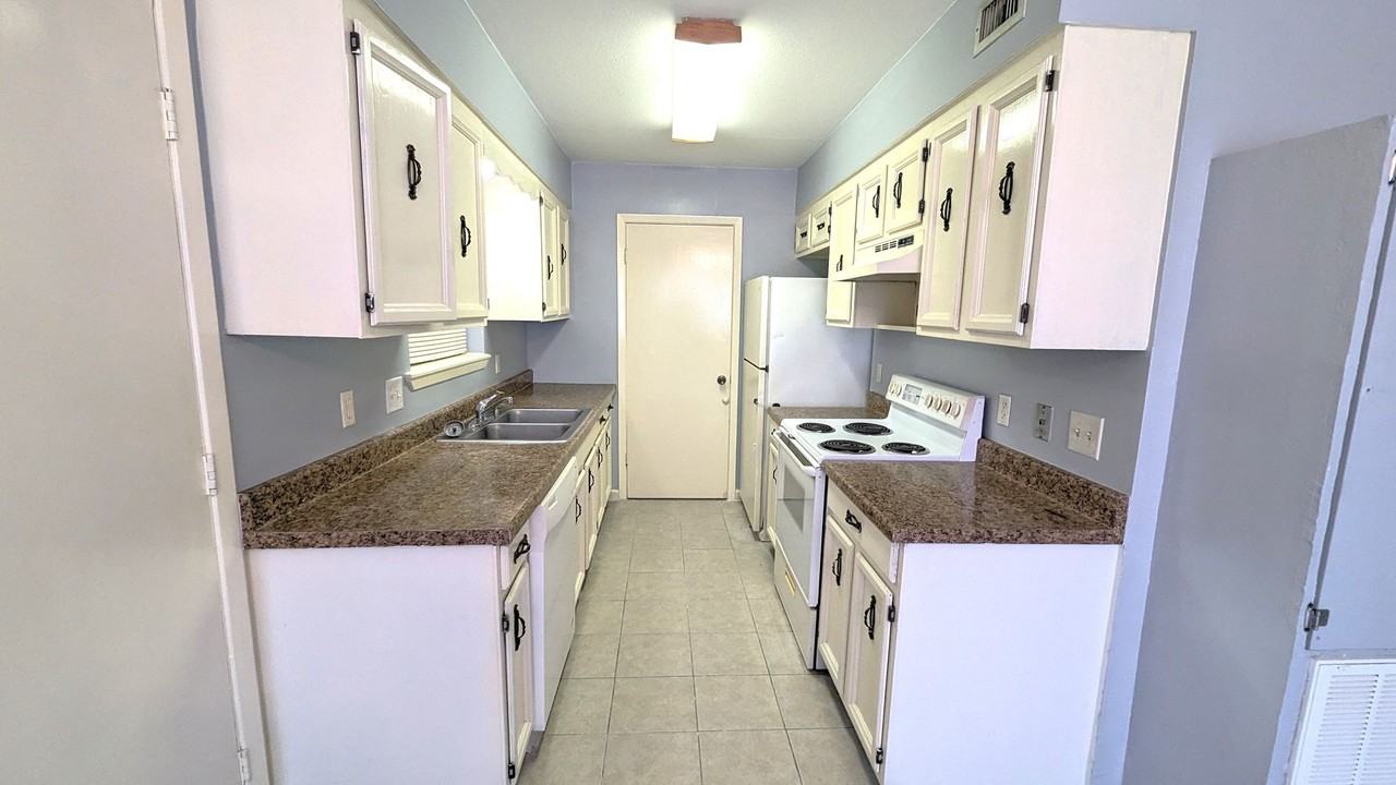 6082 Lancelot - Photo 3 of 10