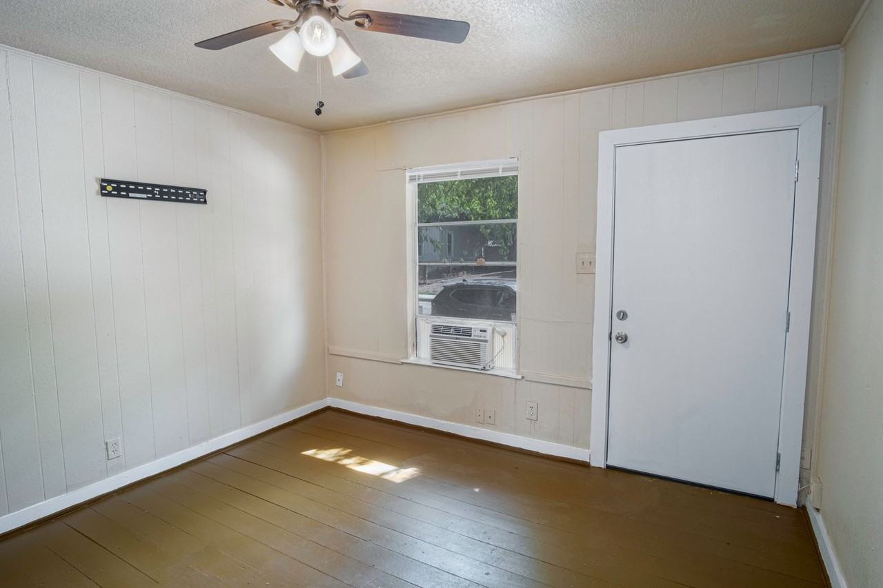 1319 Dawson St - Photo 4 of 13