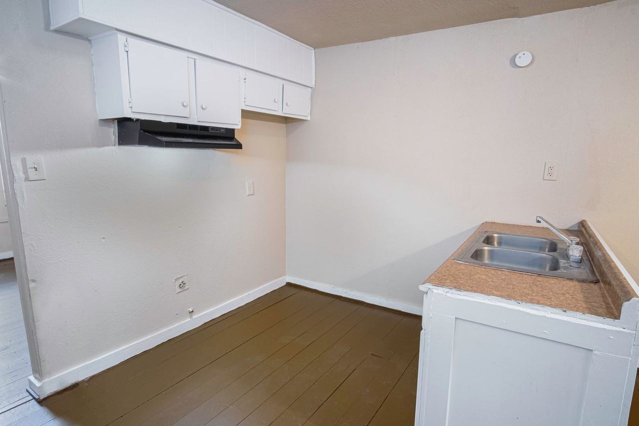 1319 Dawson St - Photo 5 of 13