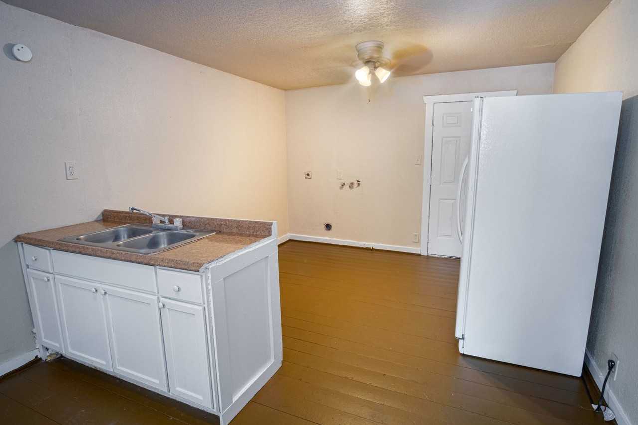 1319 Dawson St - Photo 6 of 13