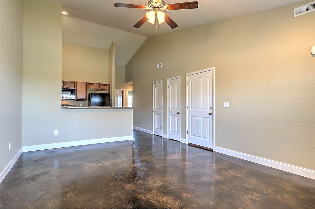 20 Sutter Pl - Photo 3 of 24