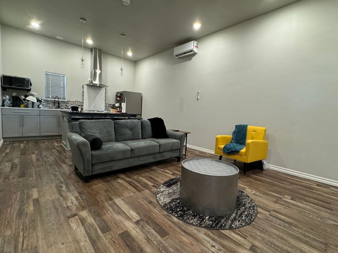 501 Nw Oak Ave - Photo 2 of 20