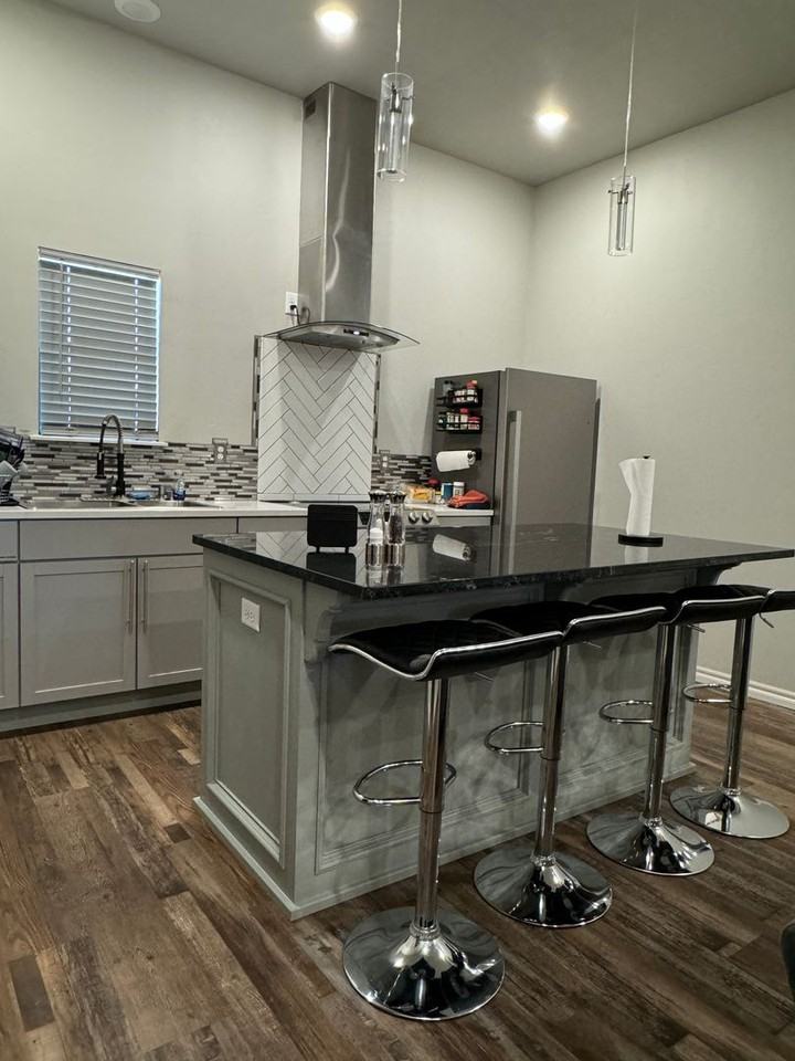 501 Nw Oak Ave - Photo 3 of 20