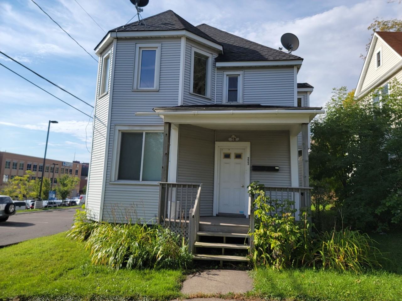 223 N 11th Ave E - Photo 2 of 6