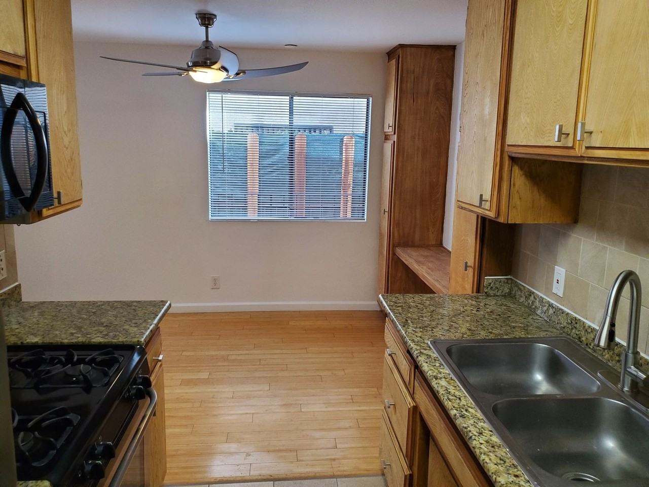 4031 MCLAUGHLIN AVE - Photo 7 of 37