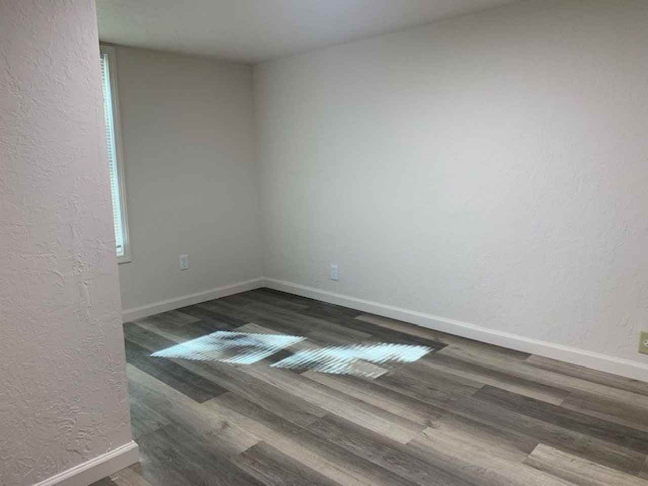 306 NW 16th - Photo 3 of 11