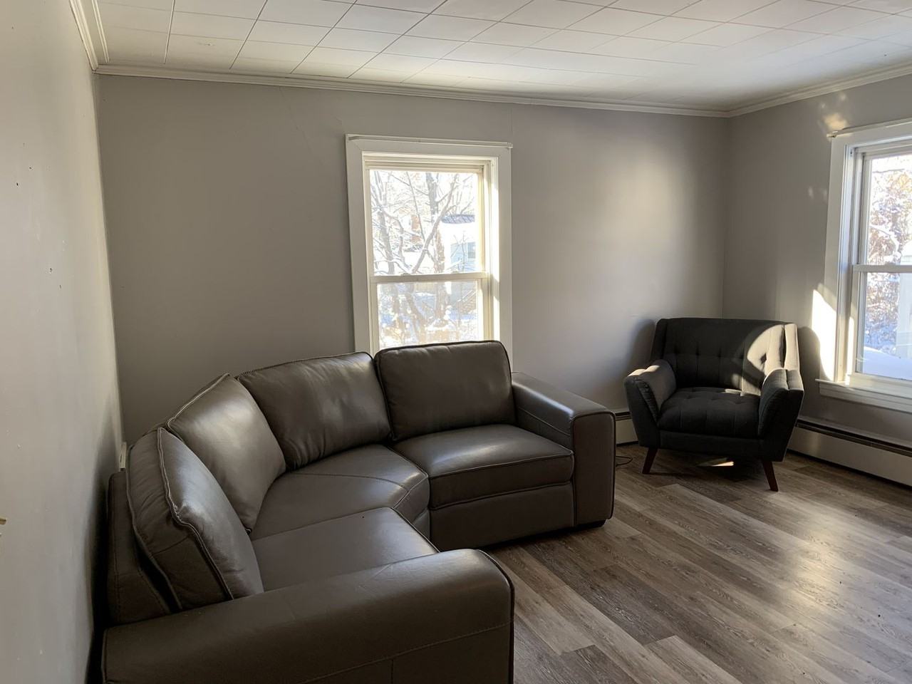 28 Lawrence Ave - Photo 2 of 9